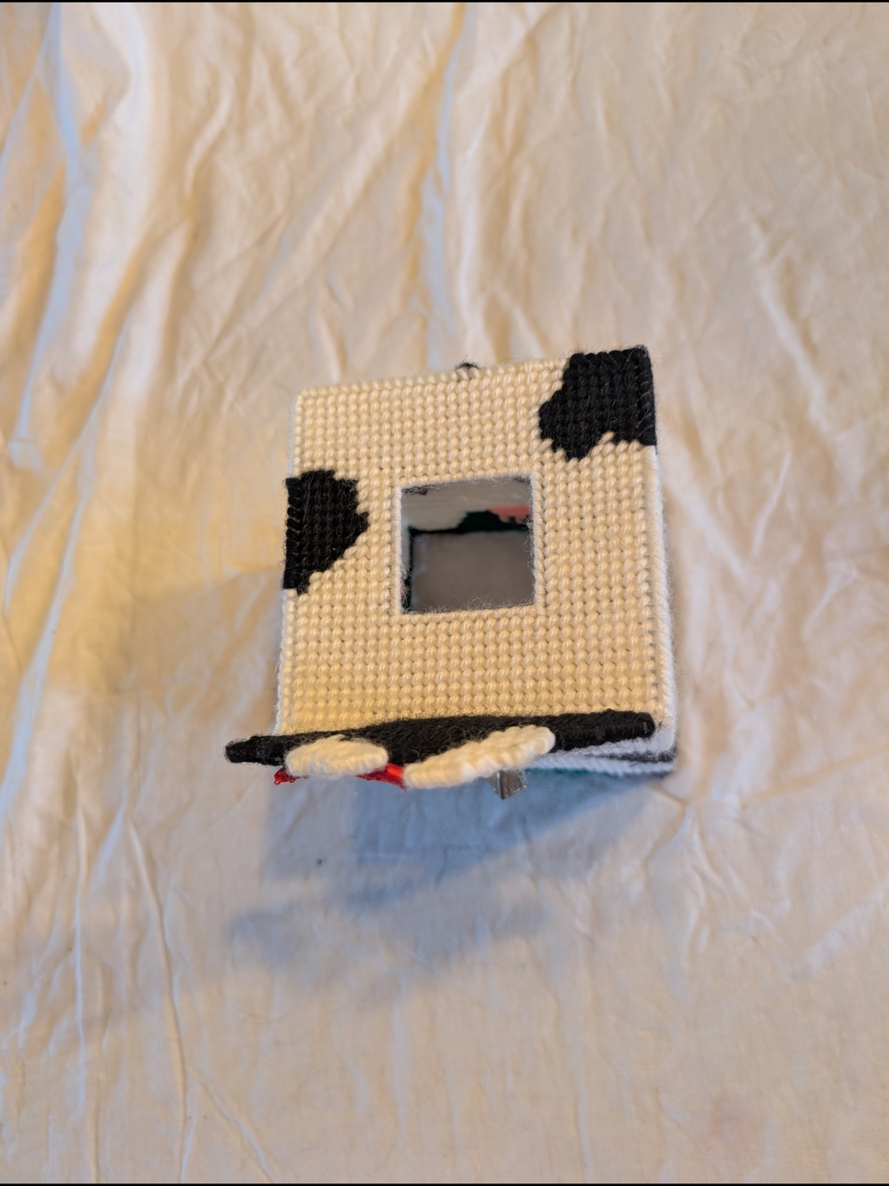 2/20$ Vintage Needlepoint Cow Tissue Box in White, Black, Pink, Red, Green - Picture 5 of 7